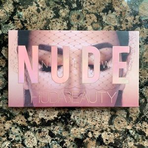 Huda Beauty New Nude palette
